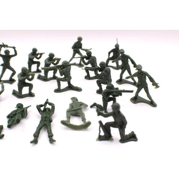 Plastic Green Army Men Soldiers 21pc Set Miniature Figurines WWII Military Toys - Picture 3 of 10